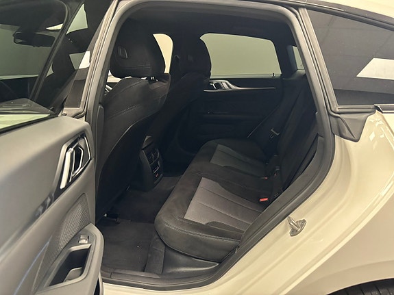 BMW i4 11 of 20
