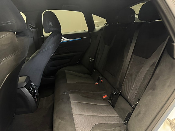 BMW i4 11 of 14