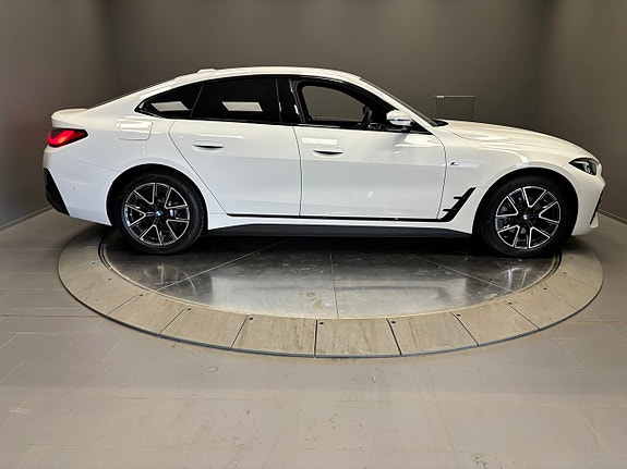 BMW i4 6 of 20