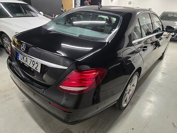 Mercedes-Benz E220 d 2 of 5