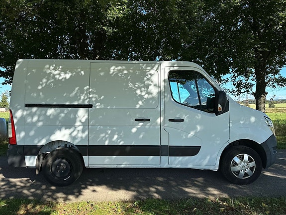 Nissan NV400 8 of 14