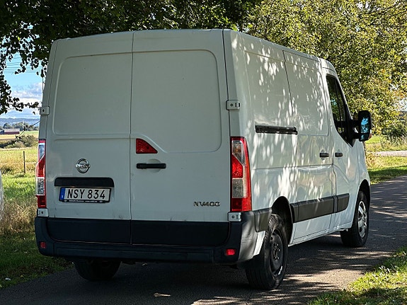 Nissan NV400 3 of 5