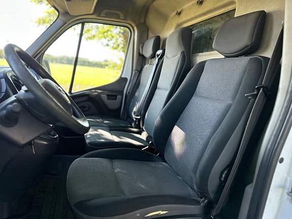 Nissan NV400 9 of 14