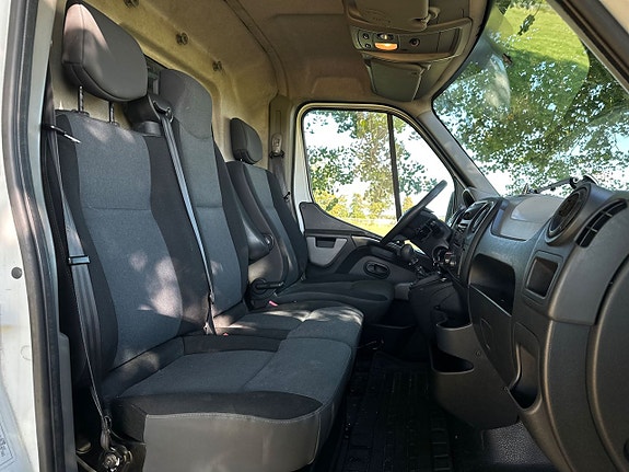 Nissan NV400 10 of 14