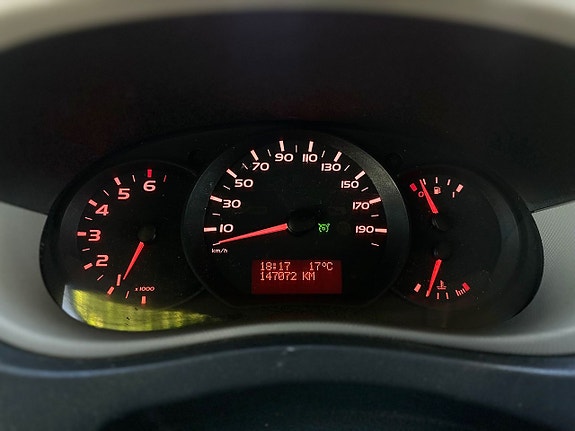 Nissan NV400 13 of 14