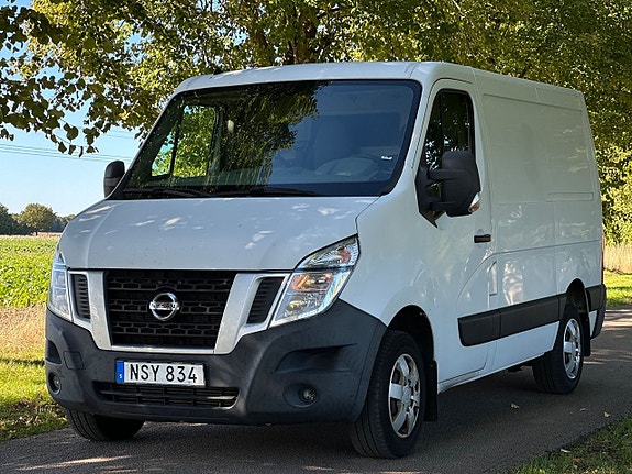 Nissan NV400 2 of 5