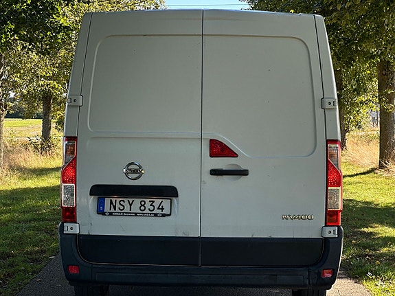 Nissan NV400 6 of 14