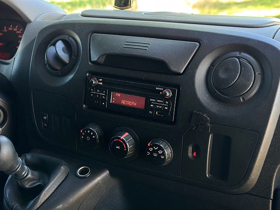 Nissan NV400 11 of 14