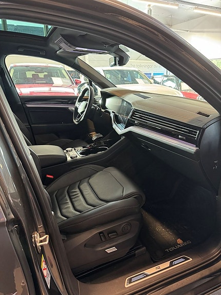 Volkswagen Touareg 12 of 18