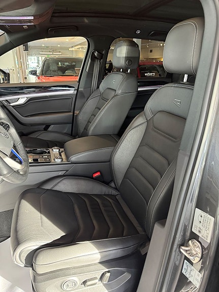 Volkswagen Touareg 3 of 18