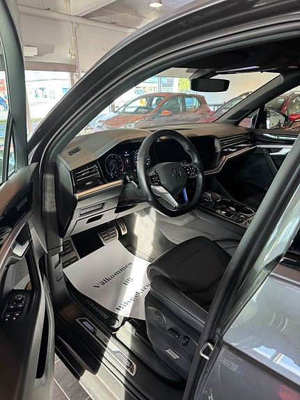 Volkswagen Touareg 2 of 18