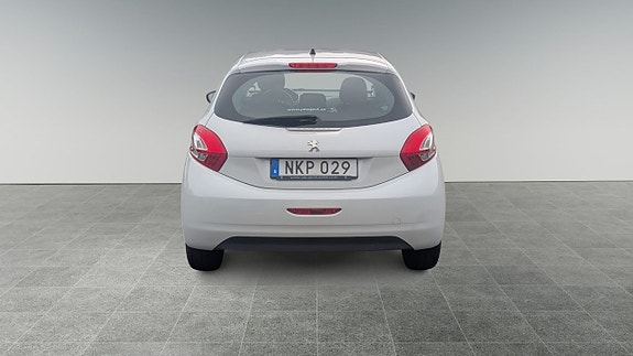 Peugeot 208 7 of 12