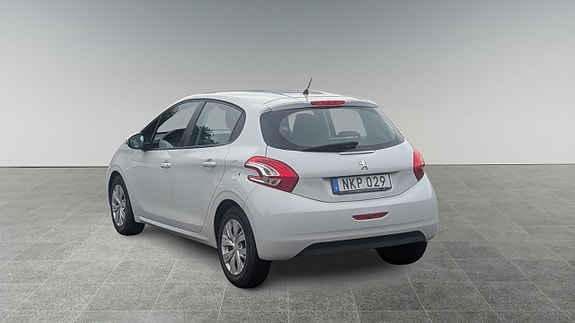 Peugeot 208 8 of 12