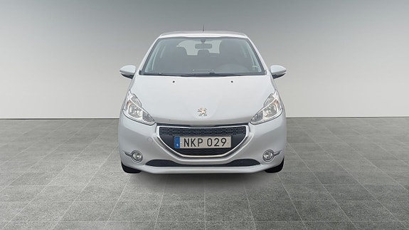 Peugeot 208 3 of 12