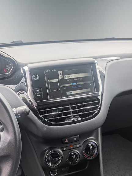Peugeot 208 11 of 12