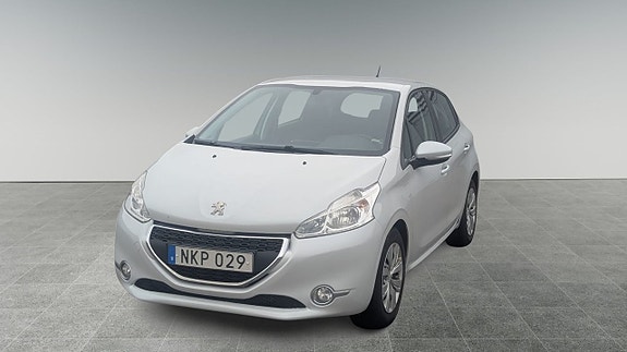 Peugeot 208 2 of 12