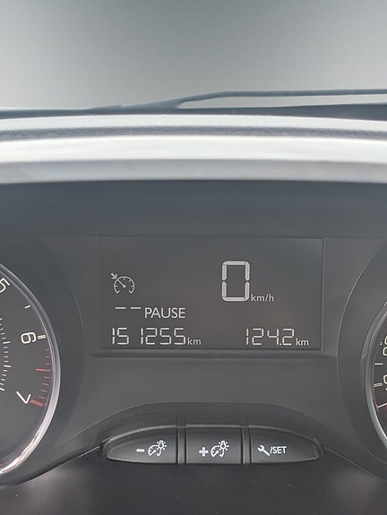 Peugeot 208 10 of 12