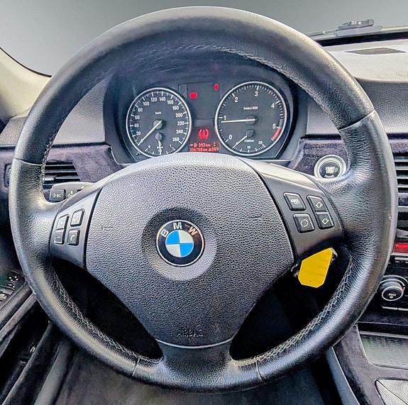 BMW 320d 12 of 13