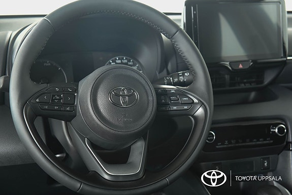 Toyota Yaris 5 of 8