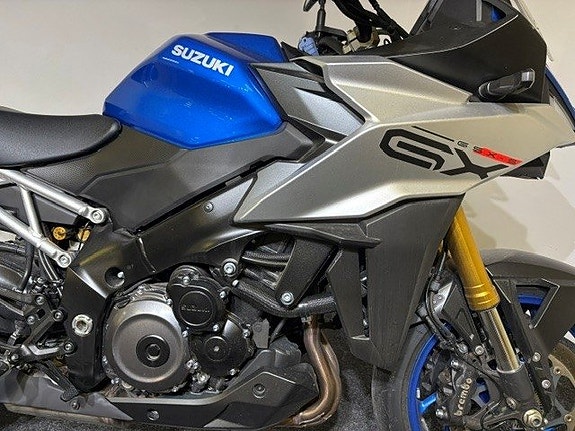 Suzuki GSX-S1000GX /Ex-demo/Summer-Sale 4 of 6
