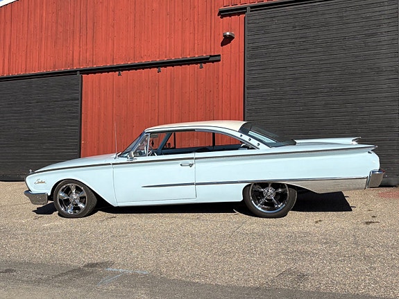Ford Galaxie 11 of 26