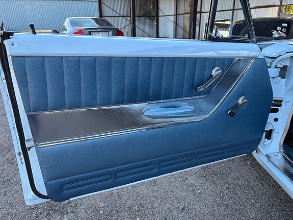 Ford Galaxie 17 of 26