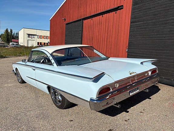 Ford Galaxie 4 of 5