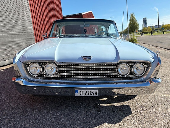 Ford Galaxie 8 of 26