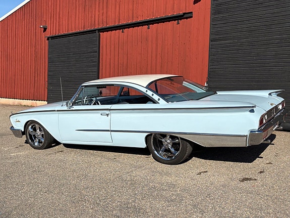 Ford Galaxie 10 of 26