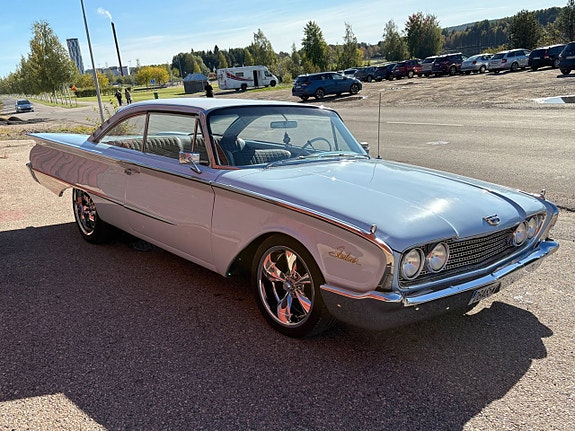 Ford Galaxie 7 of 26