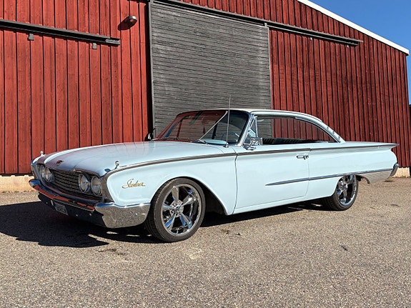 Ford Galaxie 9 of 26
