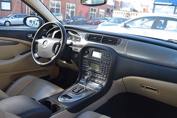 Jaguar S-TYPE 9 of 14