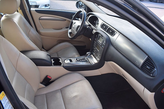 Jaguar S-TYPE 10 of 14