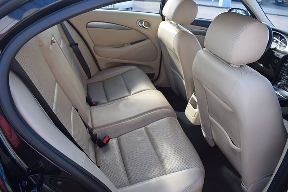 Jaguar S-TYPE 8 of 14