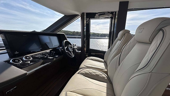 Princess F65 med bimini 8 of 12