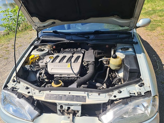 Renault Megane I 2 of 5