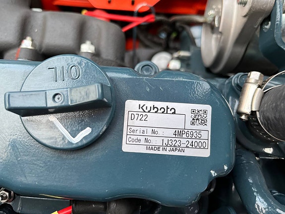 Minigrävare DELEKS® M100 – Kubota 3-cylindrig diesel motor 11 of 12