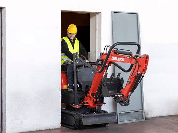 Minigrävare DELEKS® M100 – Kubota 3-cylindrig diesel motor 2 of 12
