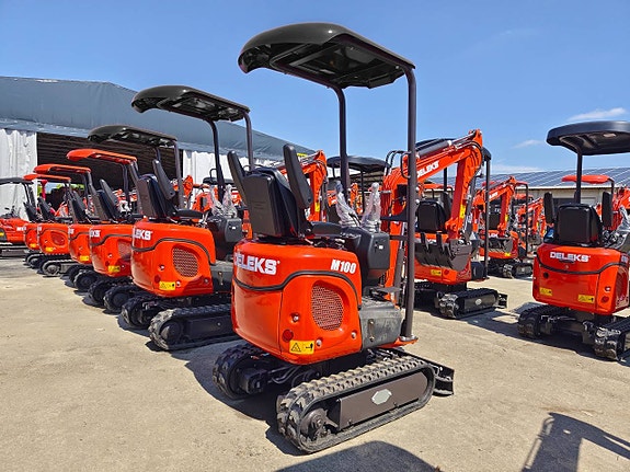 Minigrävare DELEKS® M100 – Kubota 3-cylindrig diesel motor 3 of 12