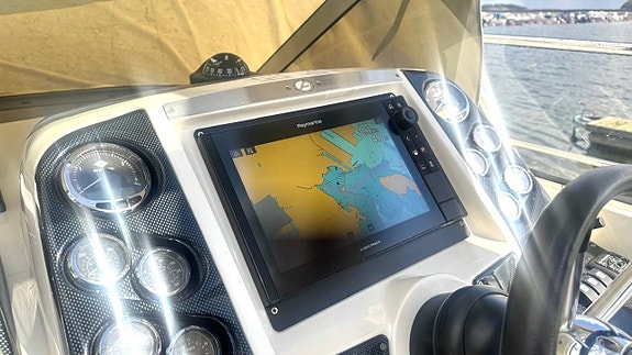 Aquador 33 HT  2010/2011  Finland 6 of 12