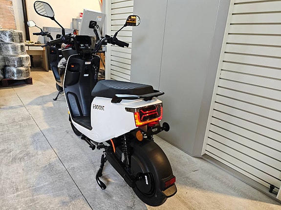 E-BOOST WHITE Elscootern 10 of 12