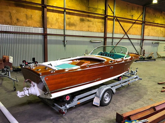 Italiensk dc 10 Tim med båtlyft i kungshamn