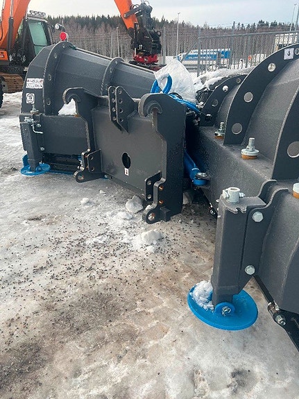 SE Equipment  V-Plow 4,0 m 2 of 4