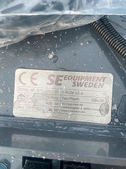 SE Equipment  V-Plow 4,0 m 3 of 4