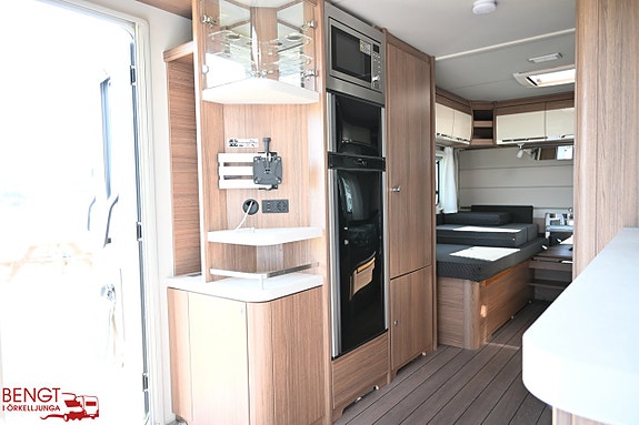 Knaus Scandinavian Selection 590 UE | Mover | Markis 13 of 19