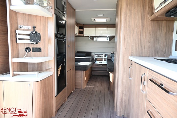 Knaus Scandinavian Selection 590 UE | Mover | Markis 14 of 19