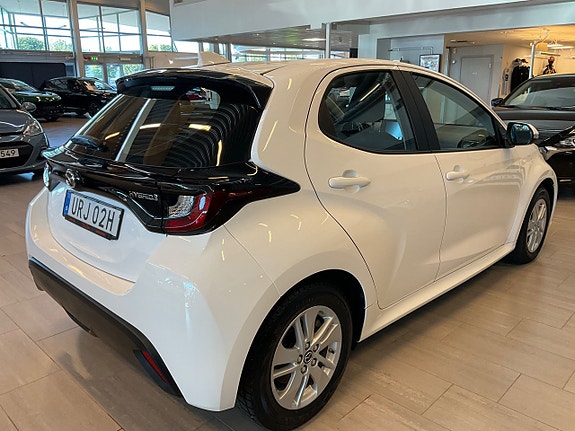 Mazda 2 4 of 13