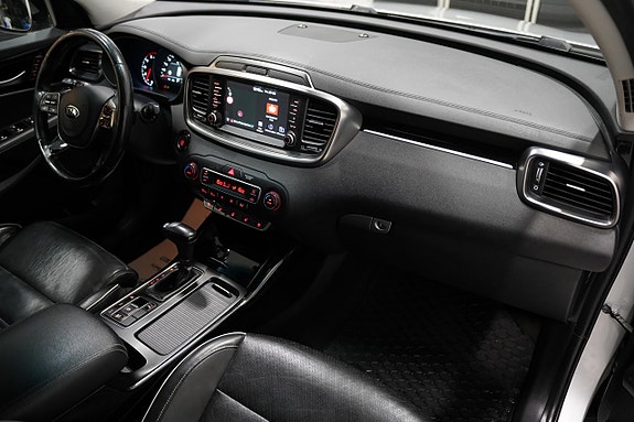 Kia Sorento 14 of 29