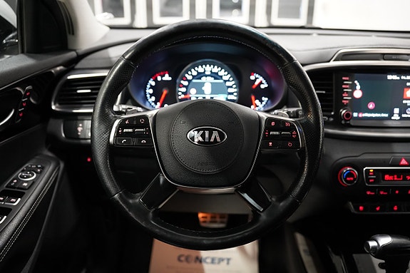 Kia Sorento 16 of 29