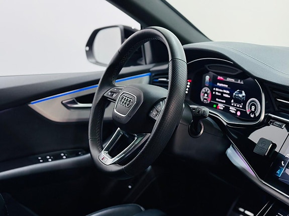 Audi Q8 4 of 5